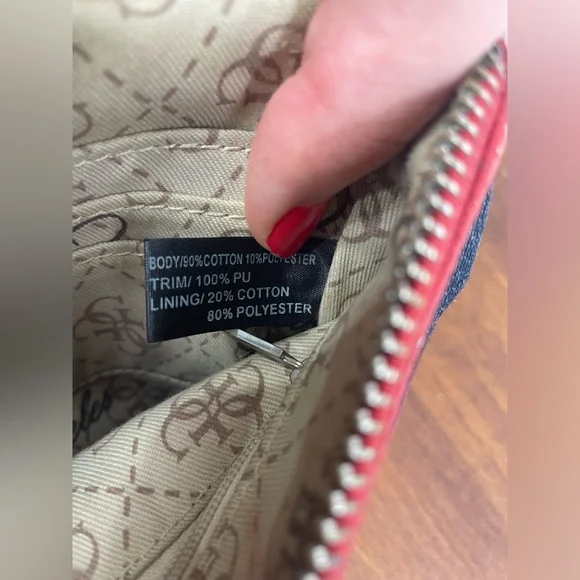 Guess Denim Vintage Logo Clutch Wallet with Card Slots and Zipper Closure GUC - Picture 3 of 14